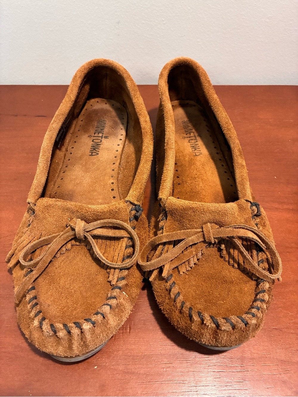 Minnetonka Kilty Moccasins Women’s Size 8.5 Brown Soft Suede Fringe Rubber Sole - Picture 4 of 12